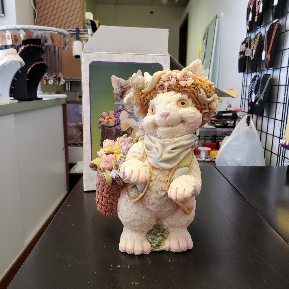 Bunny and Me statue with original box Easter bunny - Picture 2 of 6
